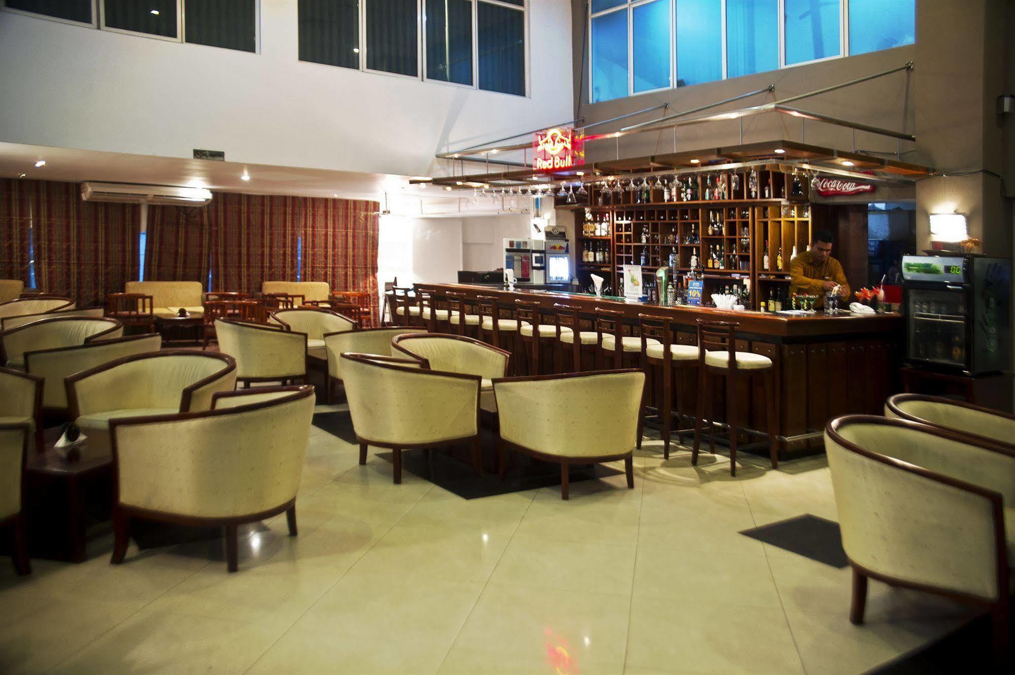 Global Towers Hotel & Apartments Коломбо Экстерьер фото