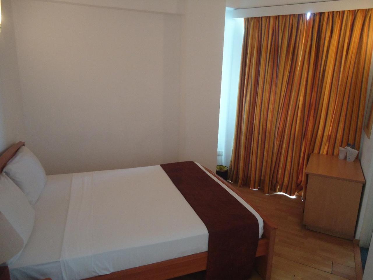 Global Towers Hotel & Apartments Коломбо Экстерьер фото